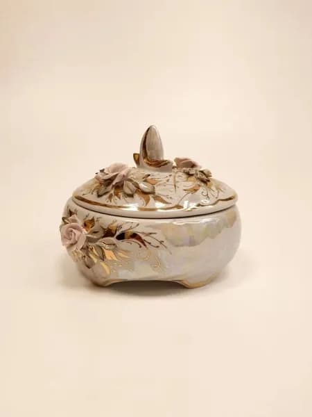 Шкатулка винтажная "Цветы" из фарфора, Кисловодск, 1990-2000-е