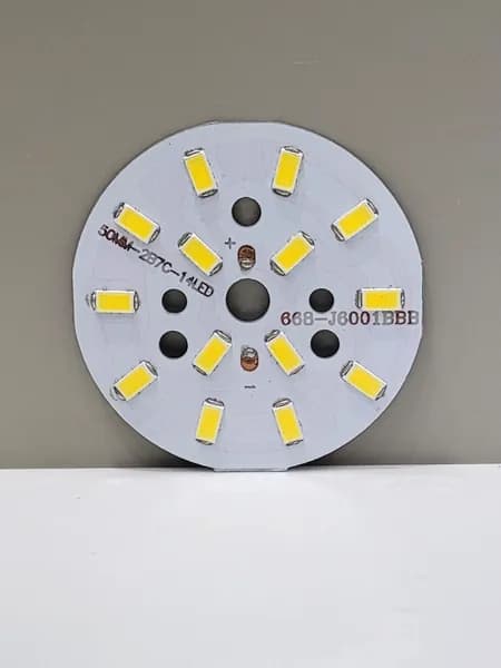 Светодиодная матрица 7W SMD5730-14 светодиодов. 630лм. 4000K 21-23V 350 мА 50мм 1шт.