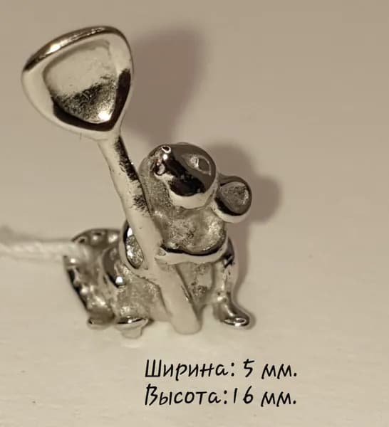 Сувенир серебряный 925 проба, Мышка с ложкой загребушкой, денежный талисман в кошелек на богатство и удачу