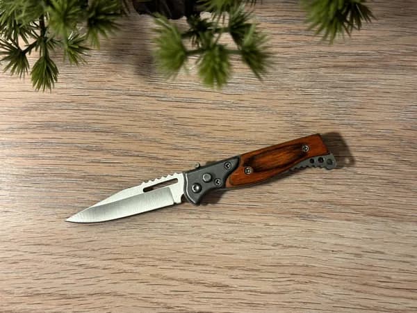 Складной нож, длина лезвия 6.5 см