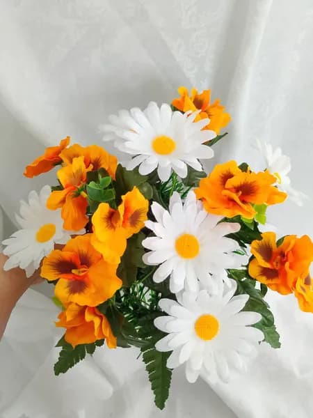 полянка ритуальная из искусственных цветов