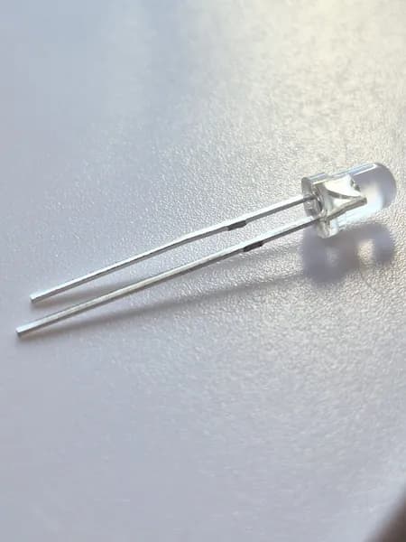 Индикаторный светодиод 3мм. синий 450 нм. 3,0-3,3V 20mA 0.06Вт. 5мм