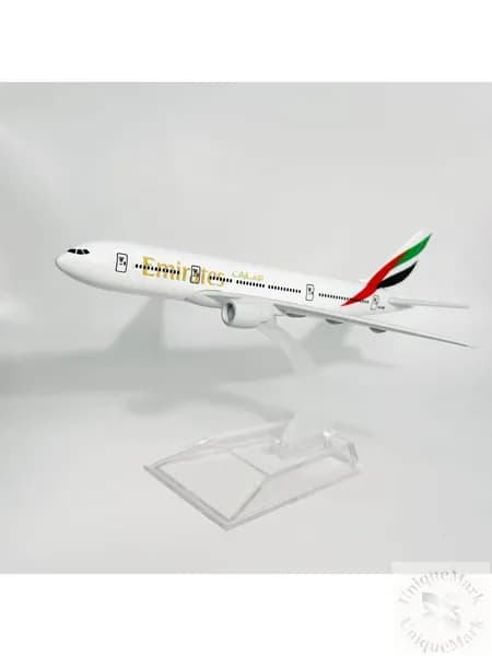 Металлическая модель самолета Emirates