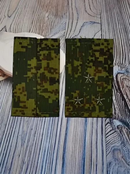 Старший лейтенант пиксель фальшпогон