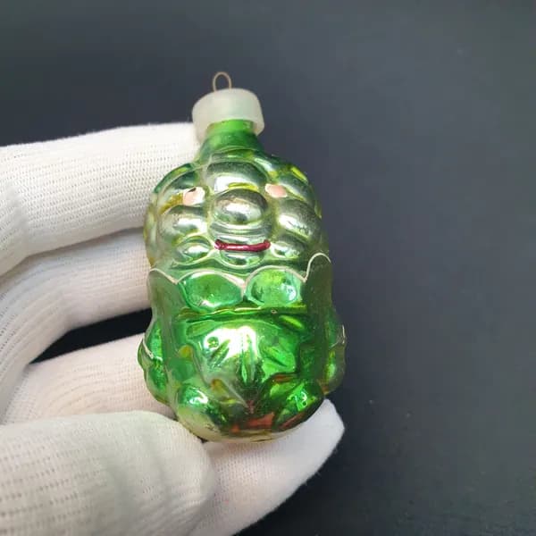 Елочная игрушка винтажная, СССР. Стекло, фигурка старичка в зеленой шубе ручной росписи