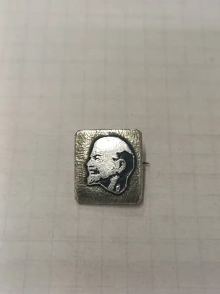 Значок с профилем Ленина