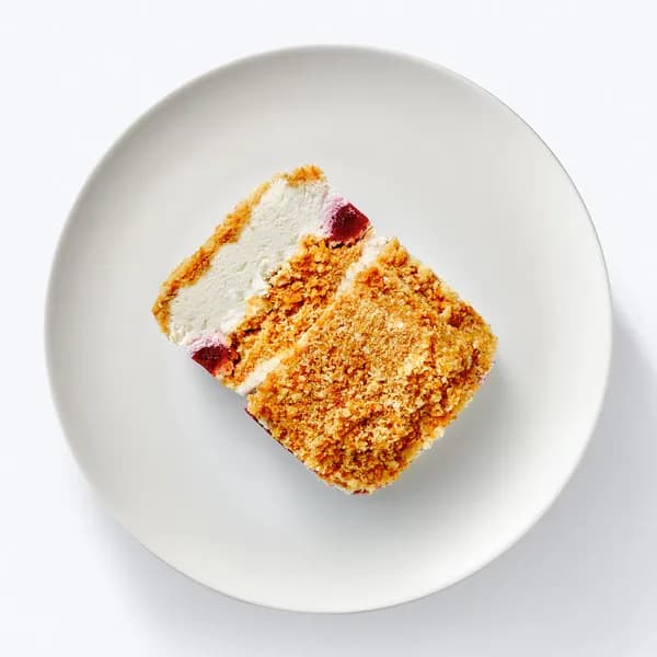 Десерт йогуртовый с медовыми коржами и вишней 125 г, Ozon fresh