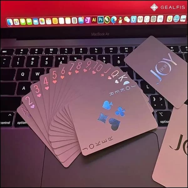 Покерные карты 54 штуки из пластика для семейных игр и магии, яркий дизайн, не ломаются