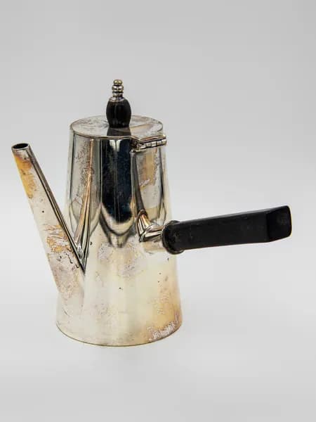 Кофейник, 1890-е годы, Англия; мельхиор, серебрение; 0.4 л.