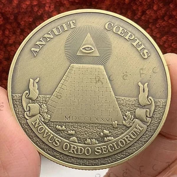 Памятная монета египетской пирамиды "Небесный глаз"