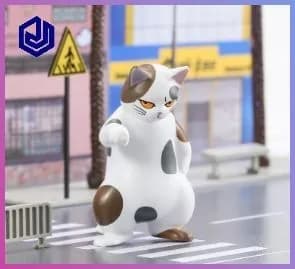 Фигурка трехцветной кошки
