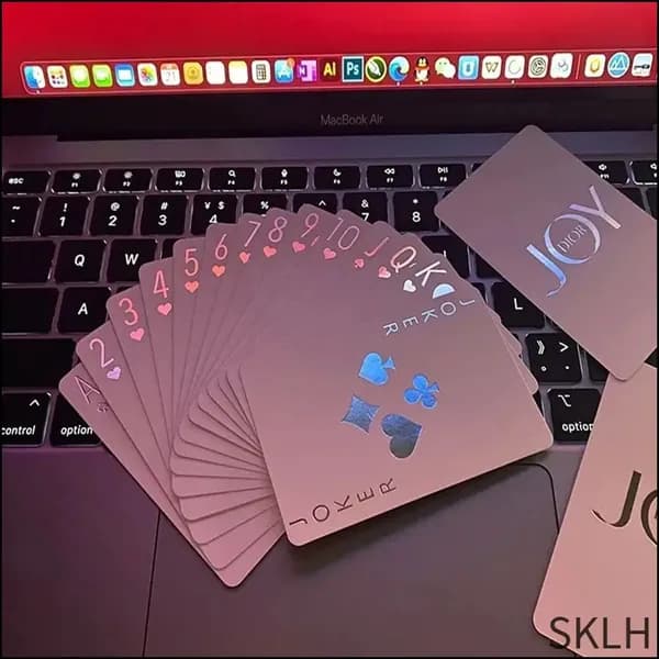 Доир Макрондиньо играет в карты
