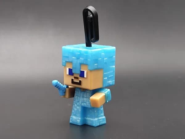 Игрушка Minecraft Kinder Joy коллекционная: Стив в алмазной броне (обвес)