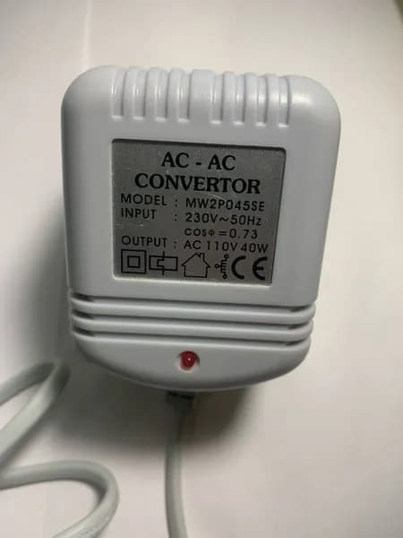 Понижающий трансформатор (Convertor) 220 на 110V 40W.