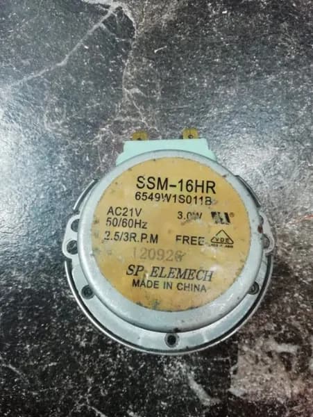 Двигатель вращения поддона микроволновой печи SSM-16HR 6549W1S011B 21VAC 2,5/3 RPM 3W. Товар уцененный