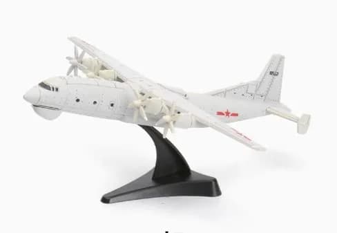 Цветная сборная модель самолета Антонов Ан-12 противолодочный в масштабе 1:240