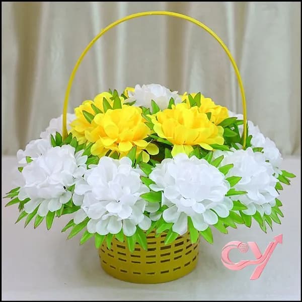 Корзина ритуальная с искусственными цветами