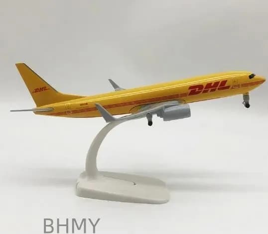 Металлическая модель самолета BOEING 737 DHL 20 см на подставке с шасси