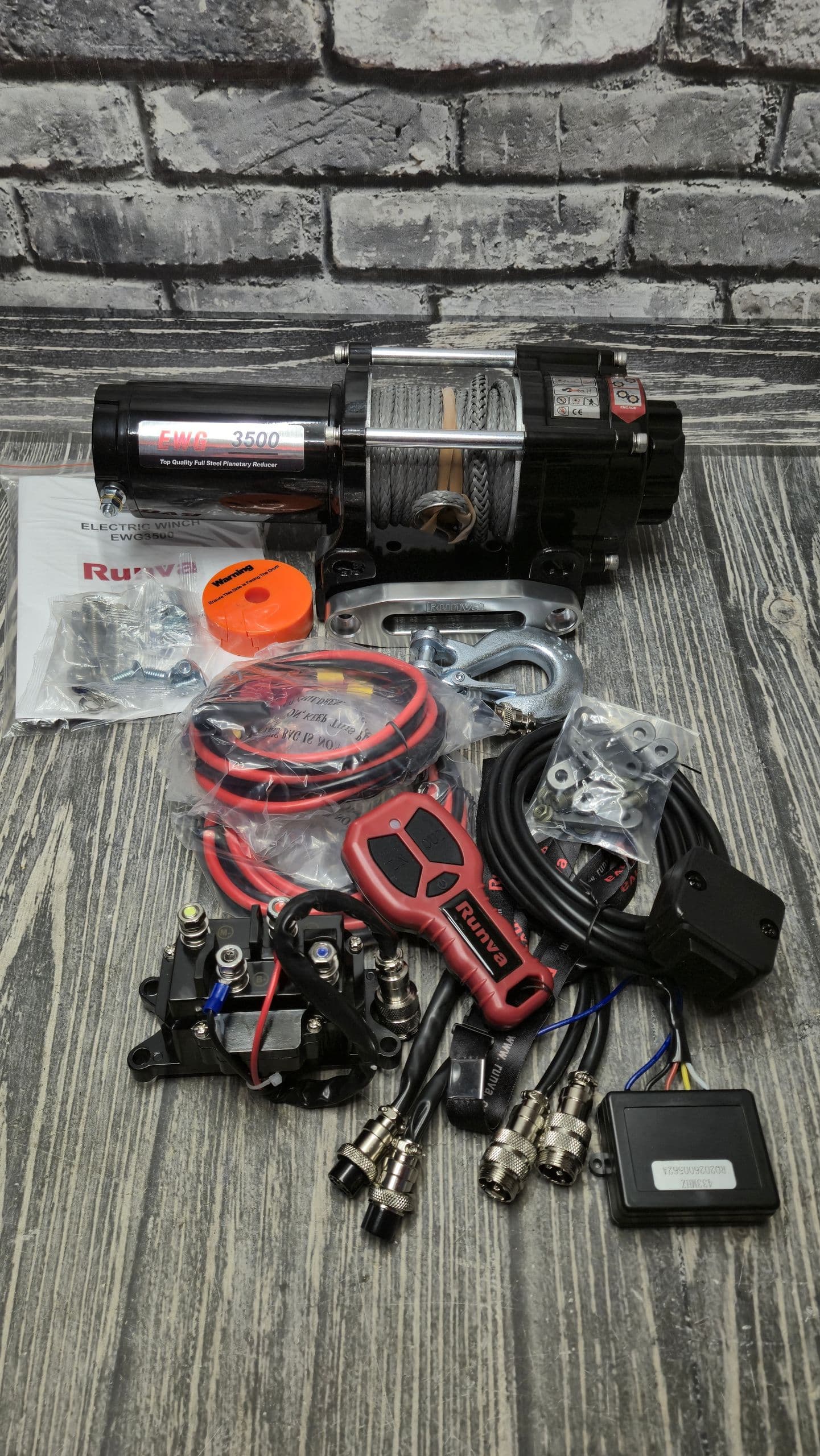 Лебёдка электрическая 12V Runva Magnum 3500 lbs 1588 кг (синтетический трос) Арт. EWG3500SSR