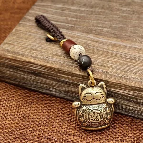 Брелок подвеска Maneki Neko японский манэки нэко машущий кот удачи на ключи и сумки