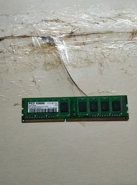 Оперативная память Оперативная память PC3 10666 2GB PN OCZ3V1333LV2G.OEM DDR3, 1 x 2 ГБ (PC3 10666 2GB PN OCZ3V1333LV2G.OEM)
