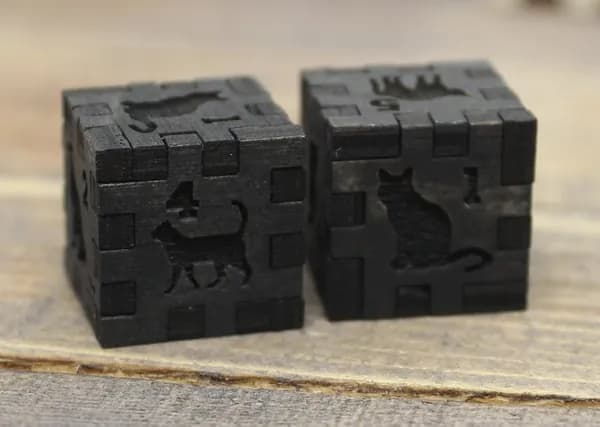 Деревянные игральные кубики кости Кошки 2шт, черные