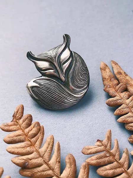 Брошь из серебра 925 Лиса на зимовье