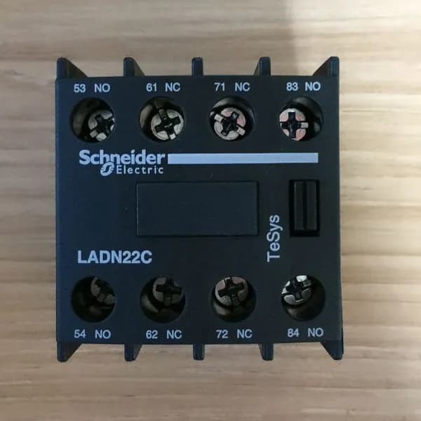 Блок контактный дополнительный LADN22C к LC1-D фронтальный 2но+2нз Schneider Electric