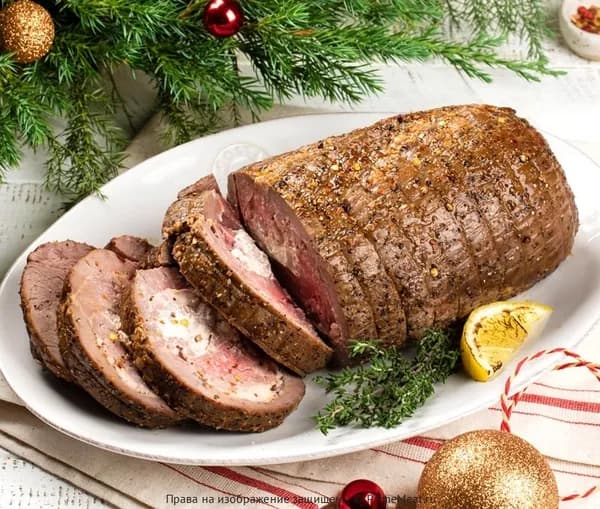 Рулет из говяжьей вырезки с мягким сыром и трюфелем запеченный