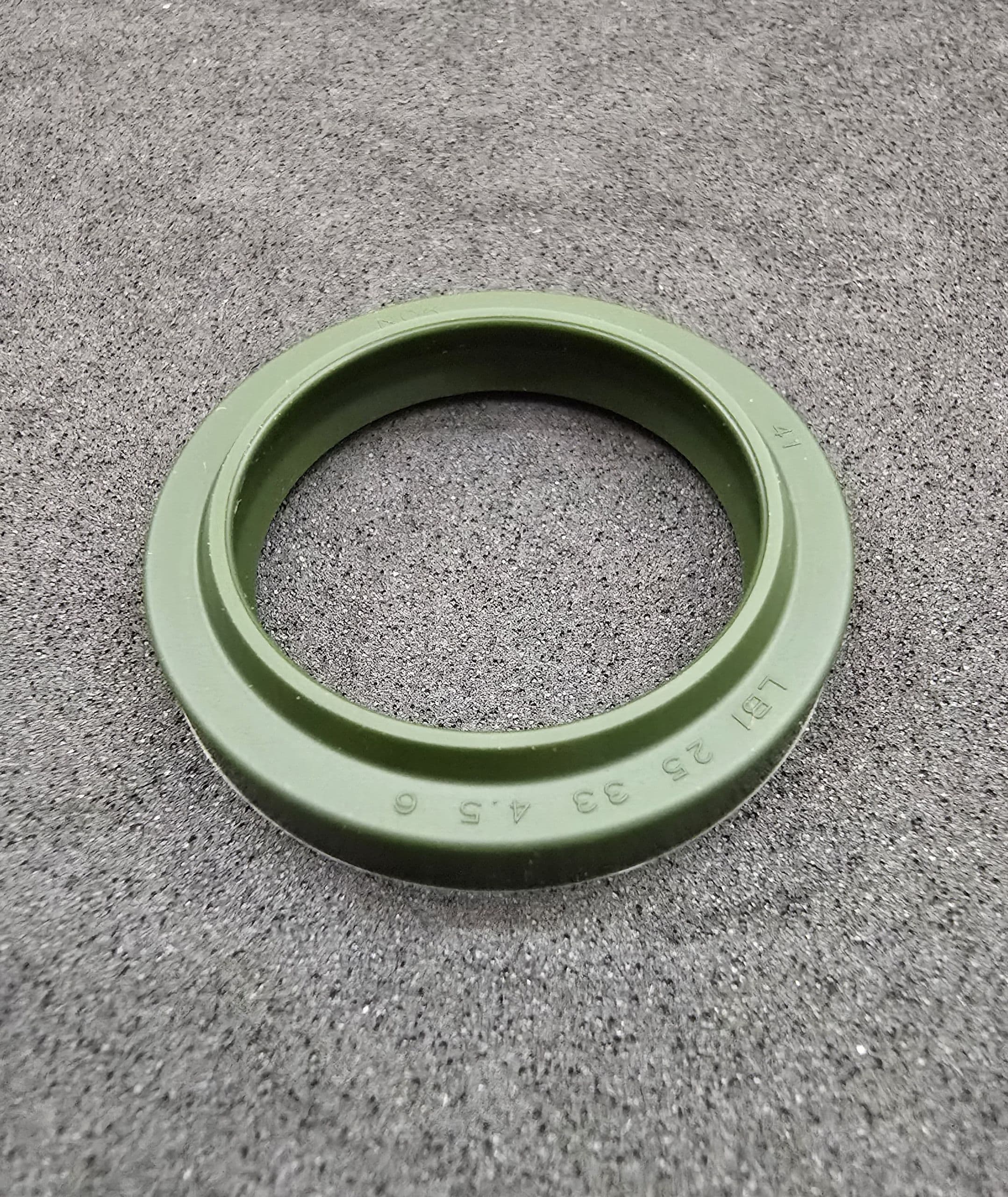 Манжета грязесъемная 25-33-4.5/6 LBI NOK U593 FQ0018-C0