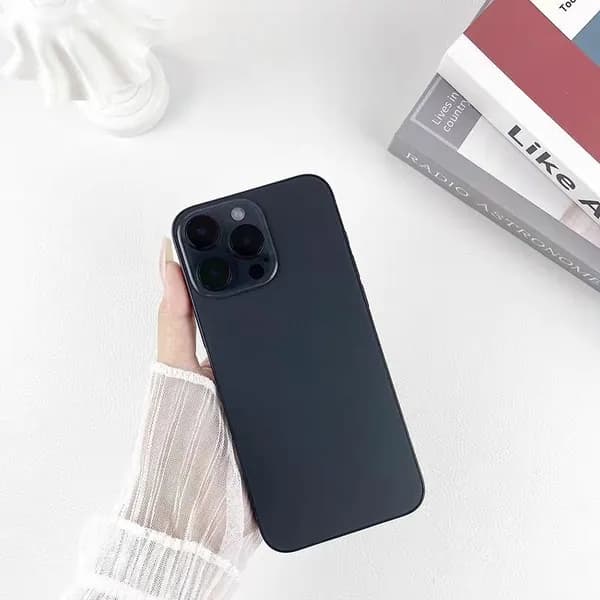 Реалистичная модель смартфона iPhone 16 Pro черный титан (черный экран)