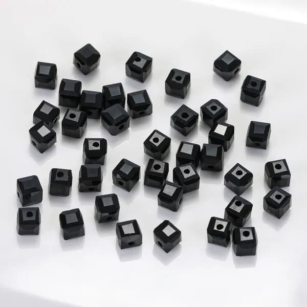 Бусины для рукоделия стеклянные квадратные граненые 6mm 45шт черный