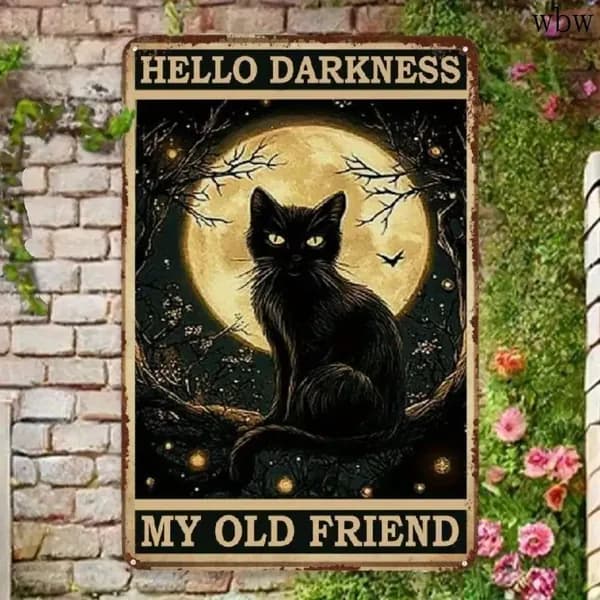 Табличка Готическая табличка с черным котом "HELLO DARKNESS MY OLD FRIEND" (луна и кот), ретро состаренный стиль, 2D плоский, металл, декор для Хэллоуина или темного интерьера.