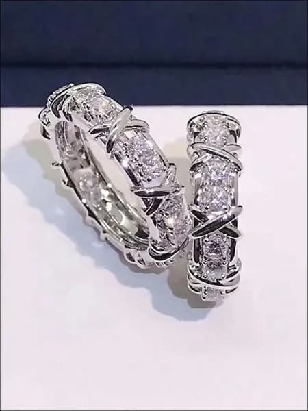 Кольцо женское бижутерия дорожка из камней с крестиками
