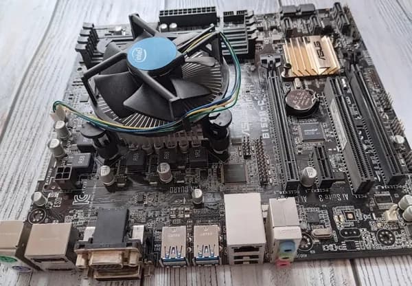 i3-7100 ASUS материнская плата с процессором и вентилятором. Товар уцененный