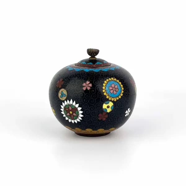 Чайница Eternal Blossoms. Япония, эмаль клуазоне, 1868-1912 гг.
