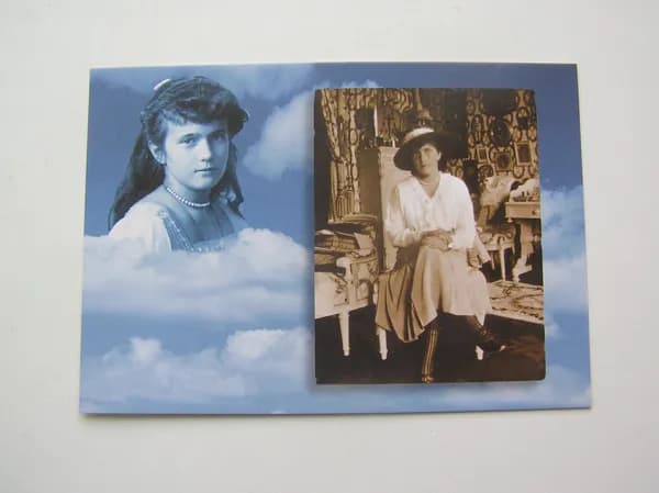 Открытка. Романовы. Великая княжна Анастасия в спальне родителей.