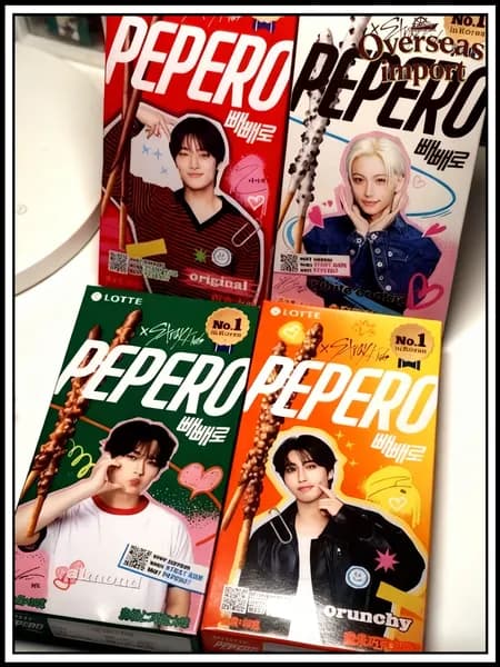 Печенье Lotte Pepero 4 вкуса Stray Kids 4 шт (Шаблон отправляется случайным образом)