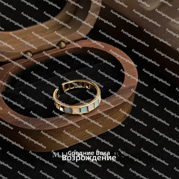 Кольцо винтажное регулируемое с сине-белой клеткой, золотистое