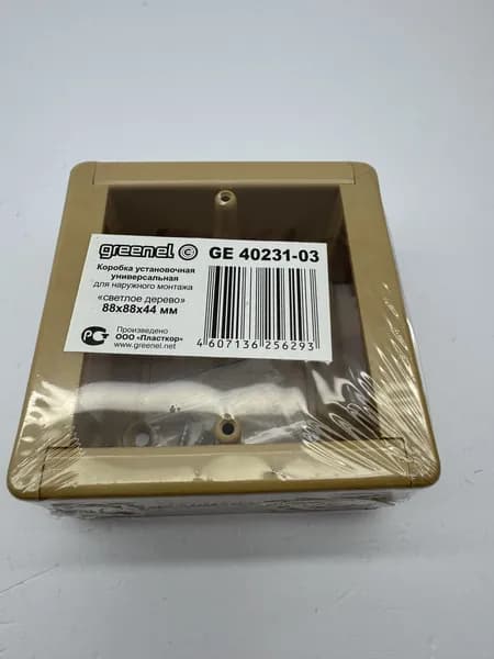 GREENEL GE40231-03 универсальная установочная коробка для наружного монтажа, окрашенная в цвет светлое дерево