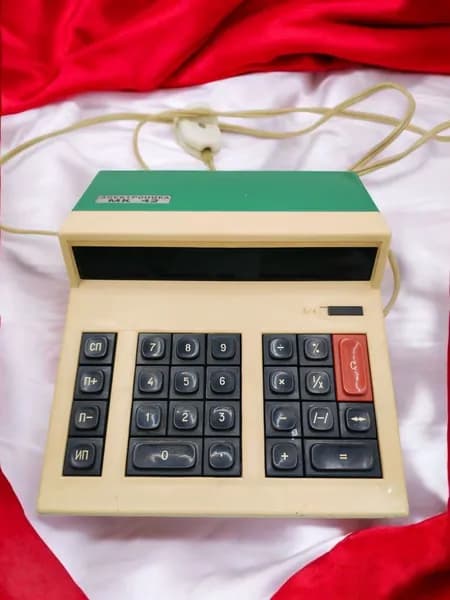 Винтажный калькулятор "Электроника МК 42", СССР, работоспособность неизвестна