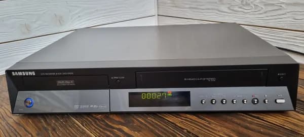 Видеомагнитофон VHS Hi-Fi Stereo DVD-VR350. Товар уцененный