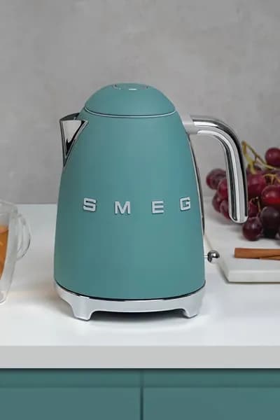 Smeg KLF03EGMEU Чайник мат зеленый