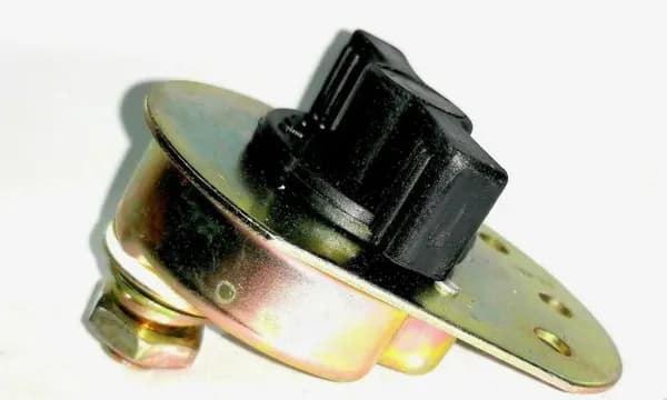 Выключатель массы 24В, 50А, Флажковый, МТZ, ZиЛ, ПАZ-4230, Енисей-1200М (131-3703140)/ арт.ВК318Б/ Аналог МТЗ