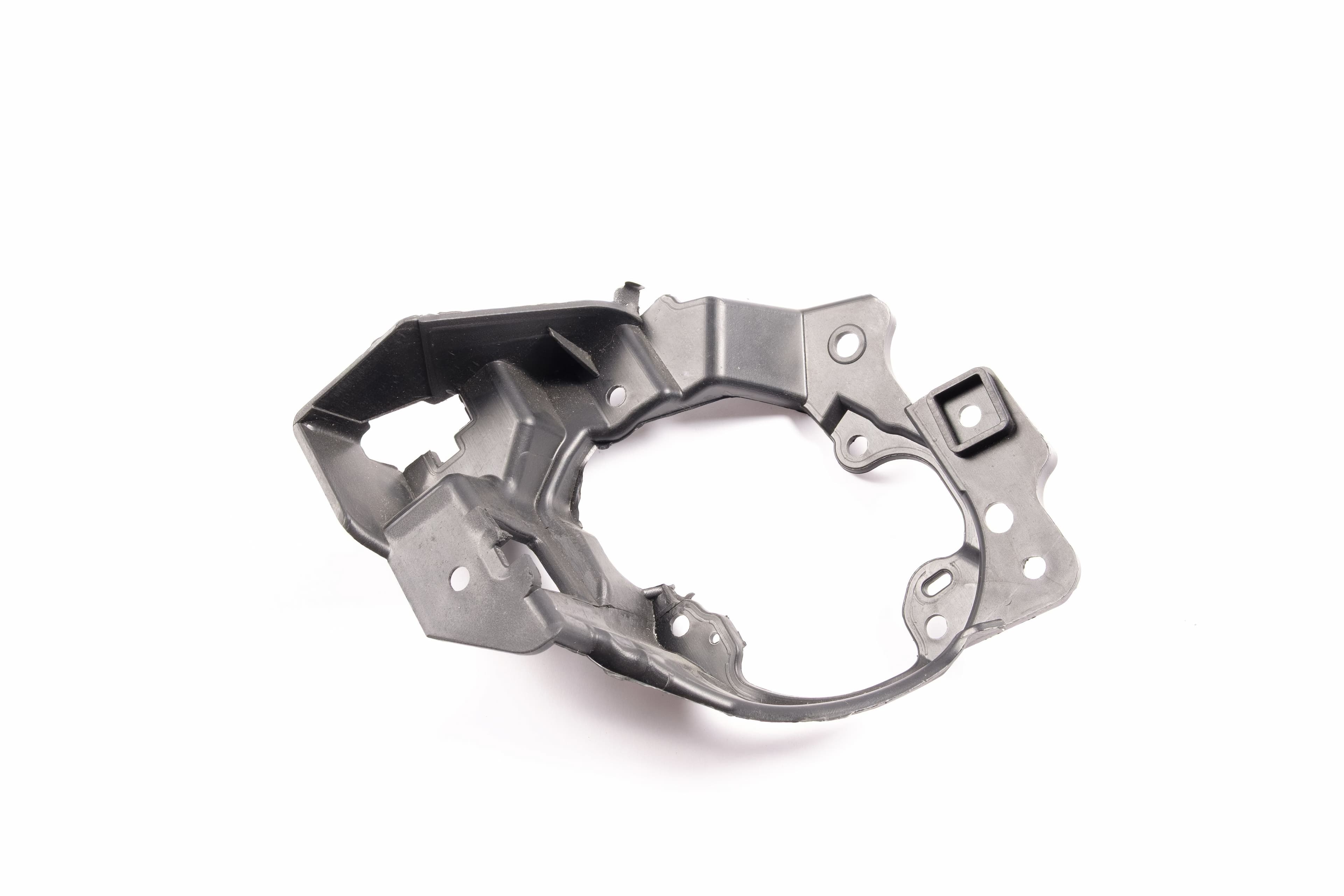 Рамка кронштейн ПТФ Mazda 3 BK 2003-2006 правая, решетка бампера, накладка противотуманной фары оправа туманки