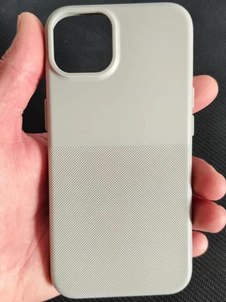 Чехол пупырчатый на iPhone 13 / iPhone 14 матовый серый
