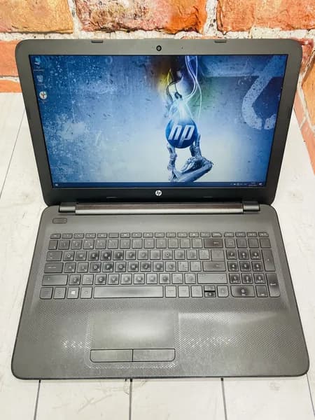 HP 15-af152ur, AMD E2 6110, AMD Radeon R3 Ноутбук 15.6", RAM 4 ГБ, HDD 500 ГБ, Windows Pro, Русская раскладка
