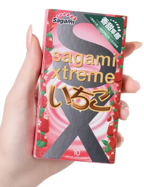 Ультратонкие латексные презервативы SAGAMI с ароматом клубники (10 шт)