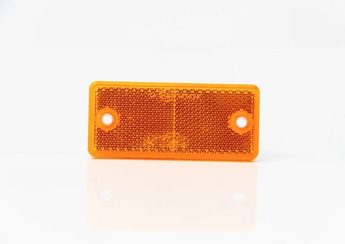 Светоотражатель FRISTOM жёлтого цвета с двумя отверствиями (катафот) 94x44