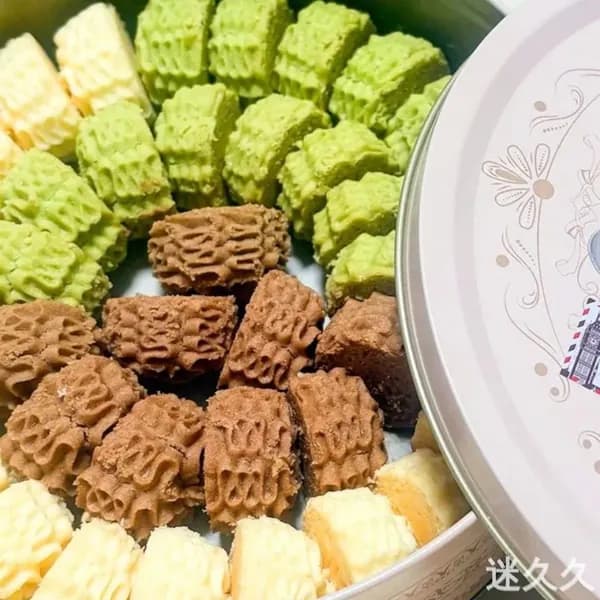 Эксклюзивное печенье представлено в премиальной жестяной корзинке